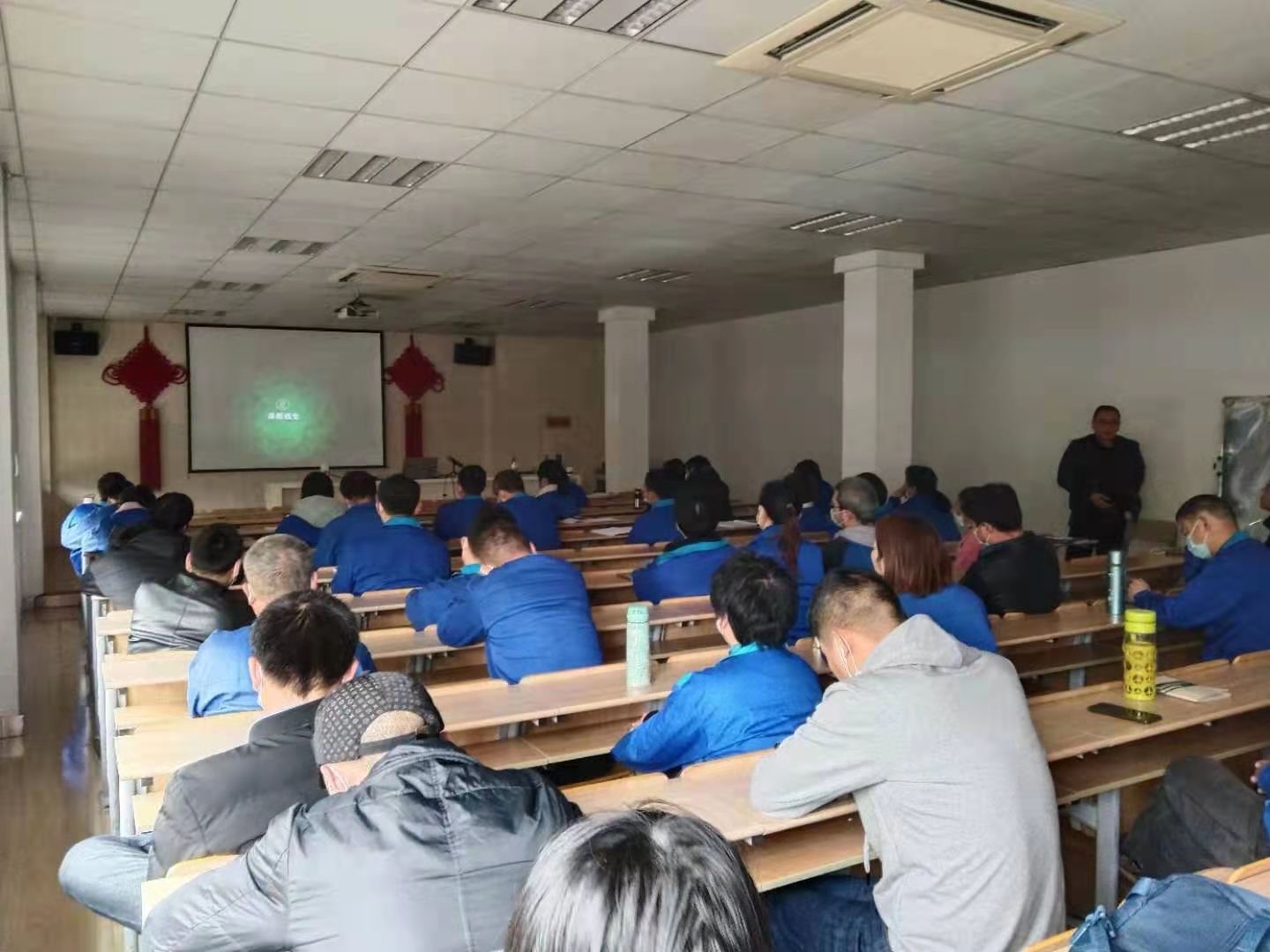 力士霸泵業(yè)開展以“安全第一、預(yù)防為主”為主題的安全知識培訓(xùn)(圖4) 力士霸泵業(yè)開展以“安全第一、預(yù)防為主”為主題的安全知識培訓(xùn)(圖4)